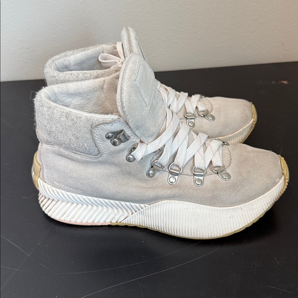 Sorel | Out N About III Conquest Winter Ankle Boot | Chalk, Sea Salt | Size 7 - Picture 4 of 8